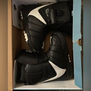 Burton women’s snowboarding Mint Boots